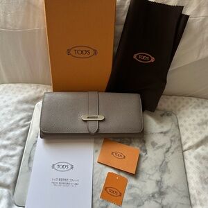 Tod’s Grey Leather Long Wallet